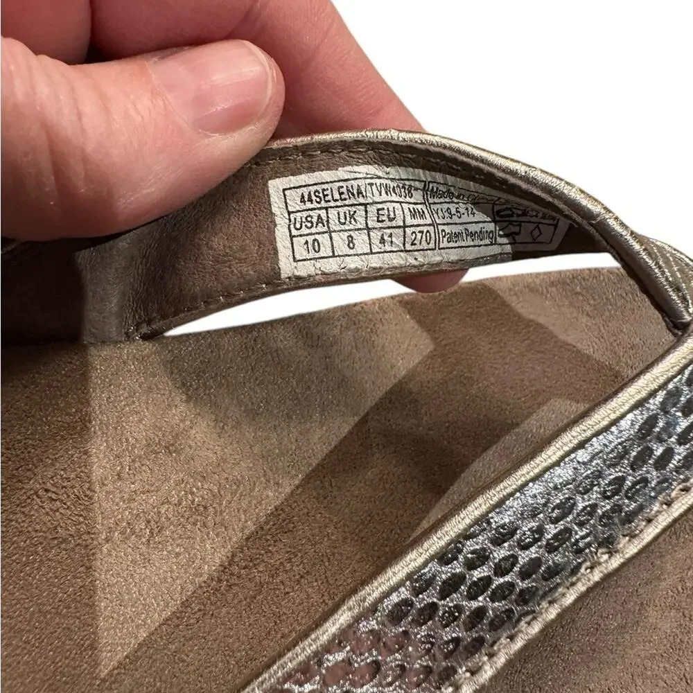 Vionic Women’s Size 10 Silver Snakeskin Thong Style Sandals